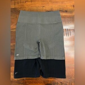 Fabletics Seamless Rib Shorts 6” | Black & Taupe Slate Gray | Size XL